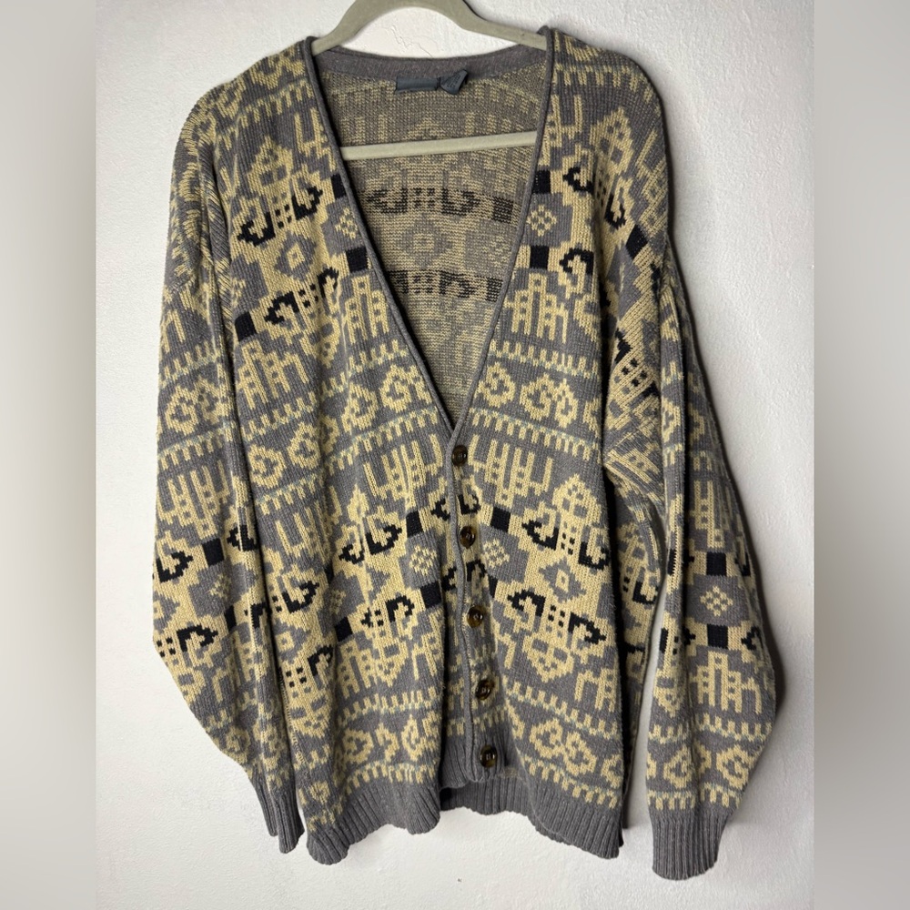 Vintage 90s style grandpa sweater 
Liz Claiborne